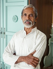 Мастер йогатерапии Шри Чандран